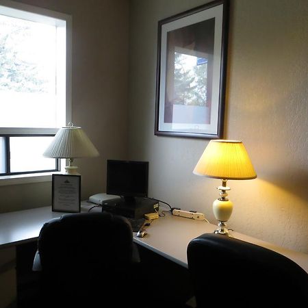 Ba Hotel Red Deer Extérieur photo
