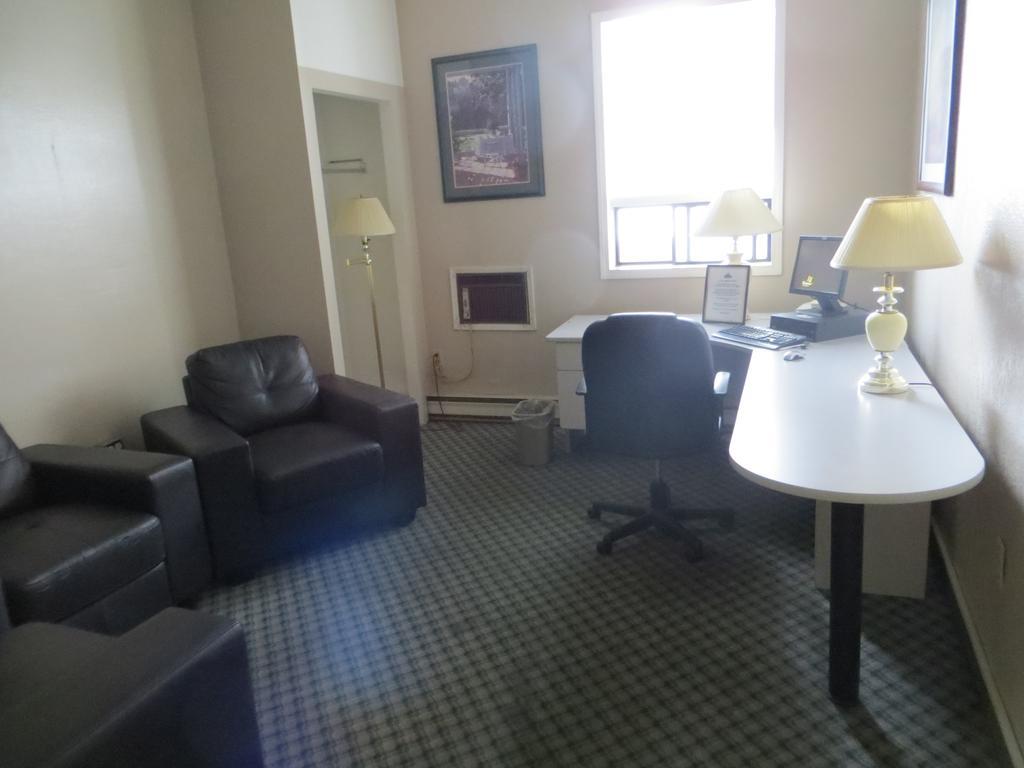 Ba Hotel Red Deer Extérieur photo