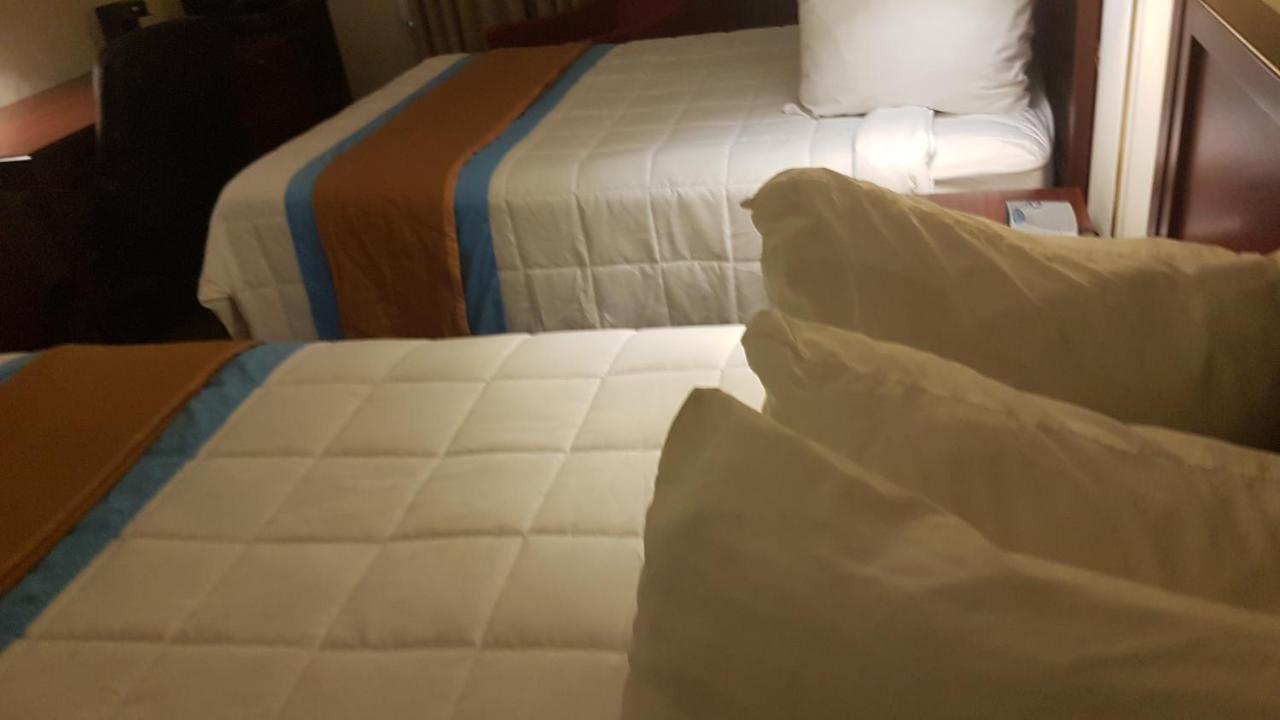 Ba Hotel Red Deer Extérieur photo