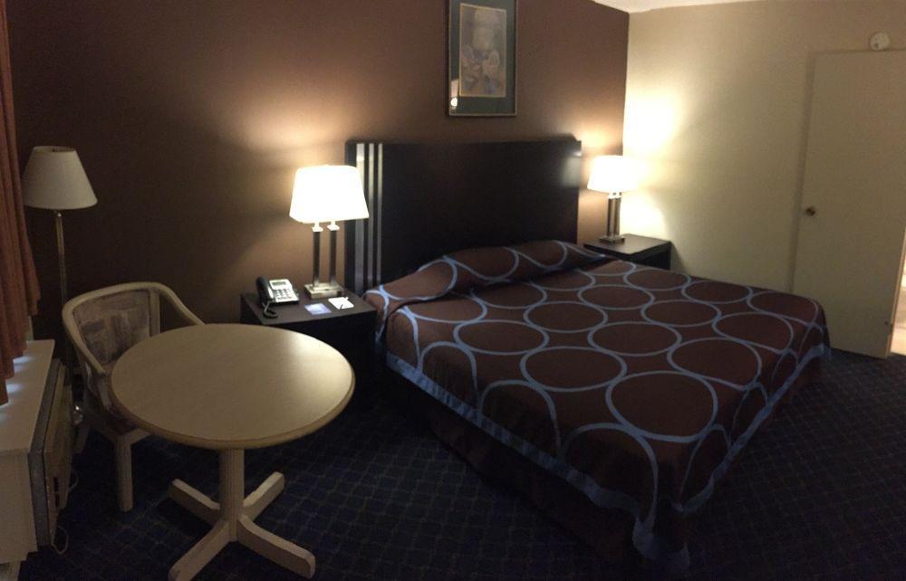 Ba Hotel Red Deer Extérieur photo