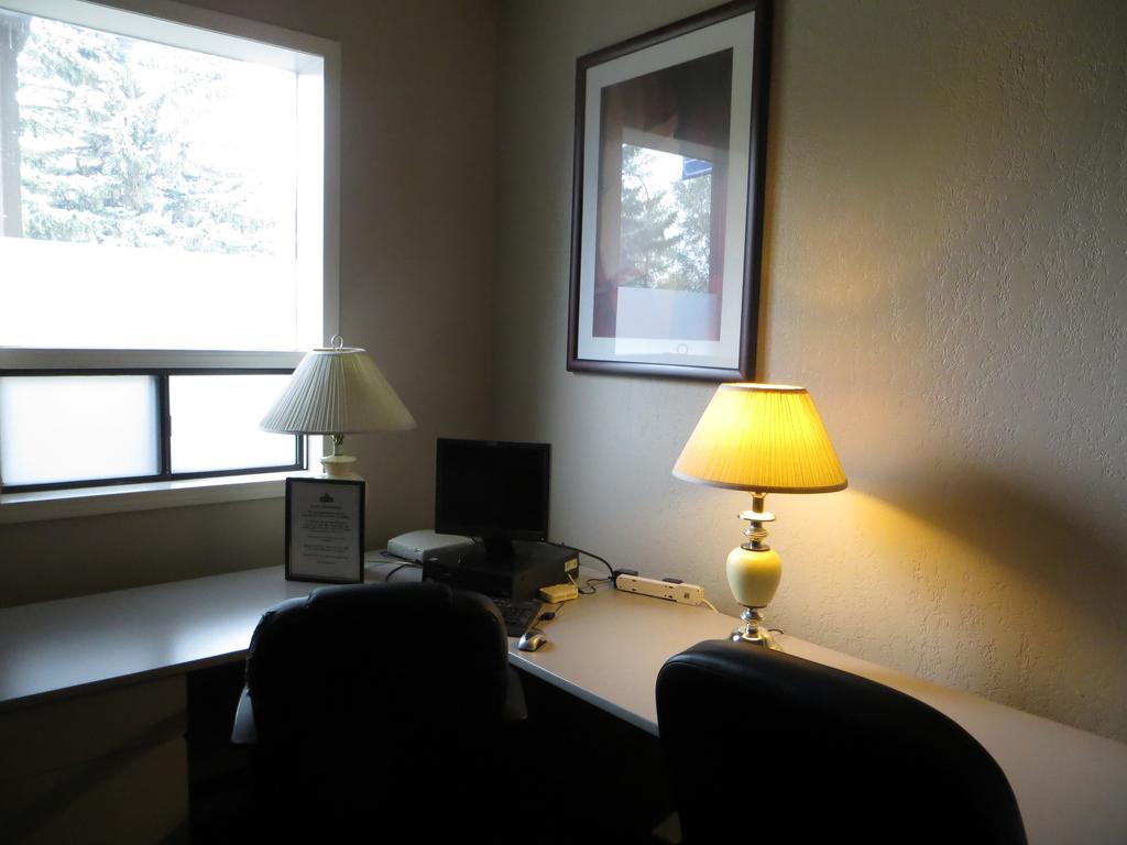Ba Hotel Red Deer Extérieur photo