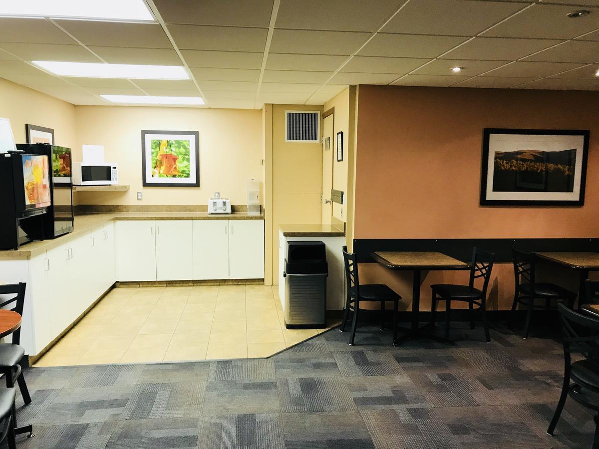 Ba Hotel Red Deer Extérieur photo