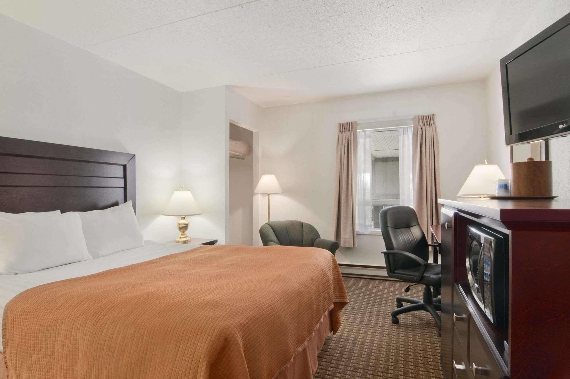 Ba Hotel Red Deer Extérieur photo
