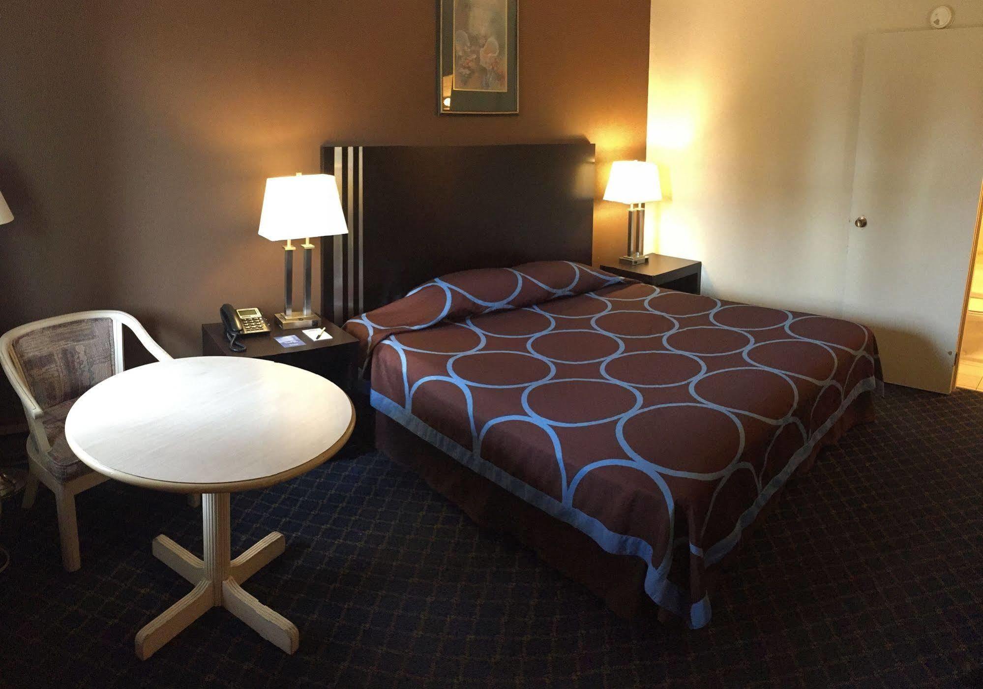 Ba Hotel Red Deer Extérieur photo