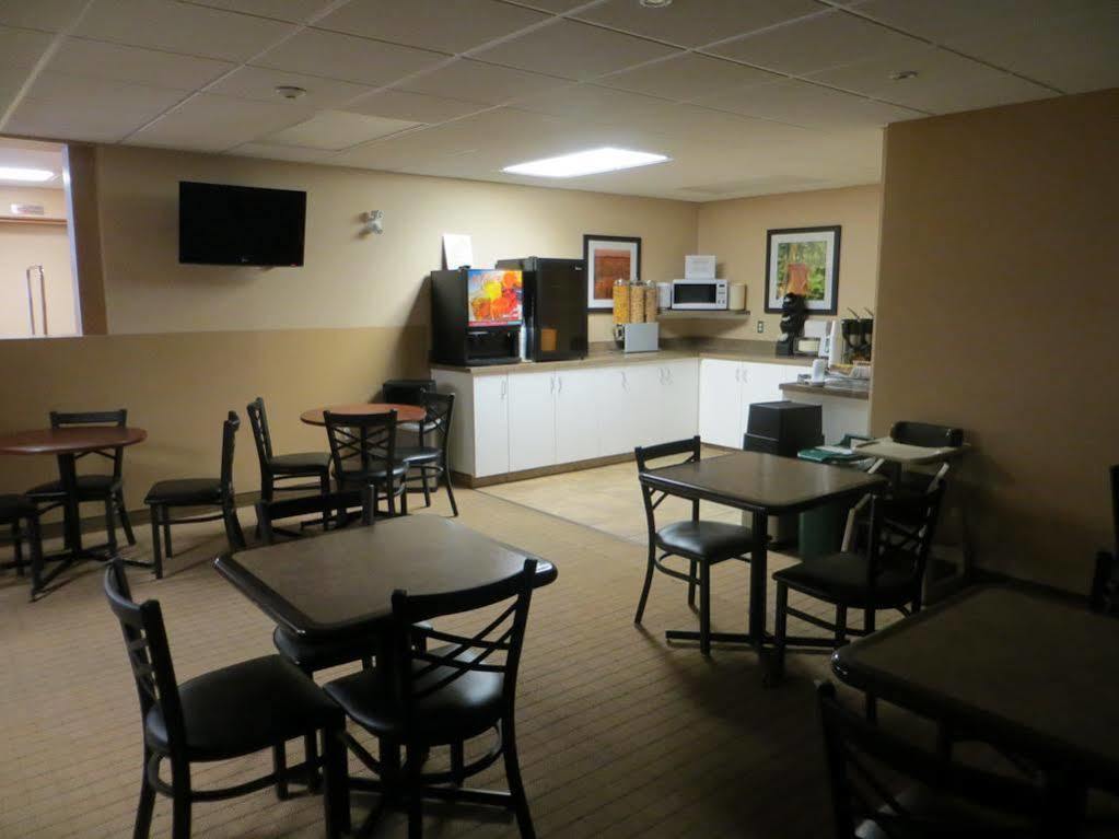 Ba Hotel Red Deer Extérieur photo