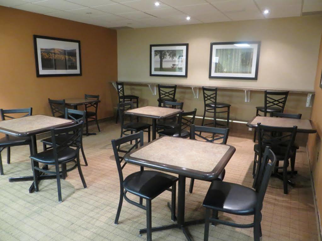 Ba Hotel Red Deer Extérieur photo